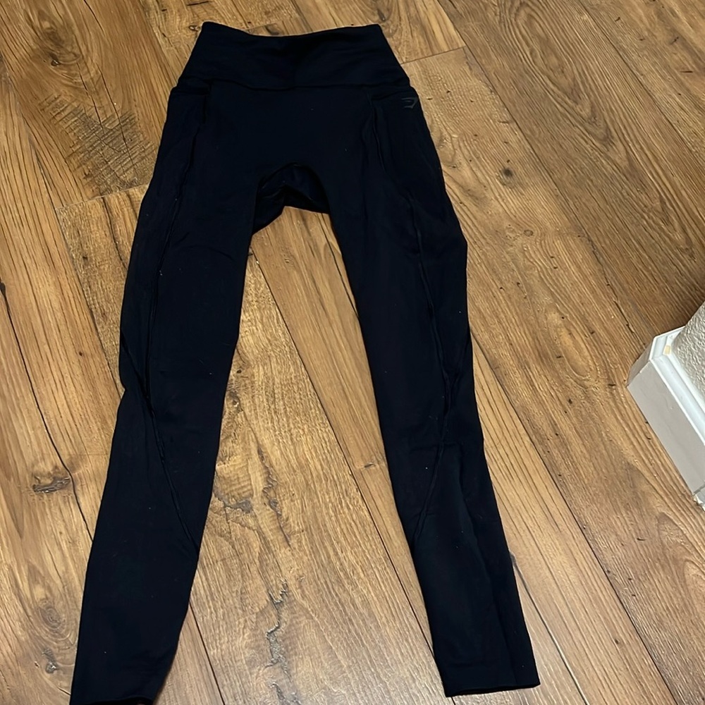 Gymshark women’s high waisted leggings with side pocket size small